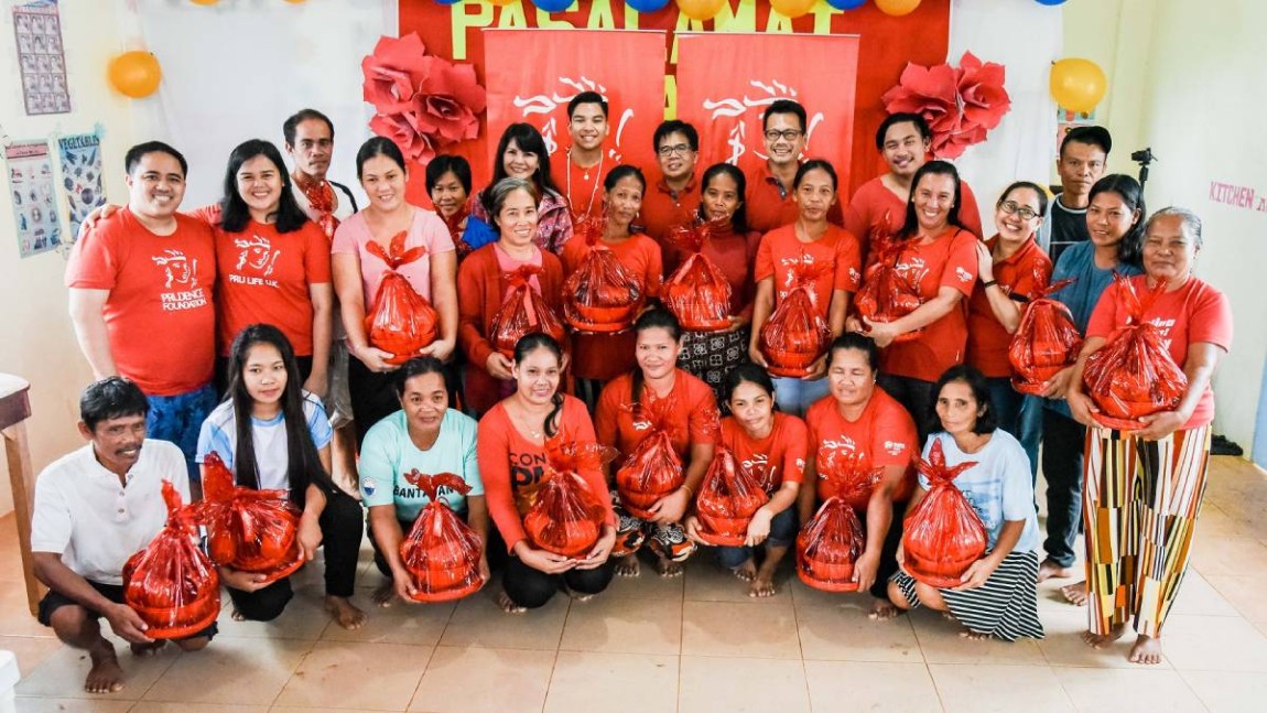  Residents with Pru Life UK CEO and CMO
