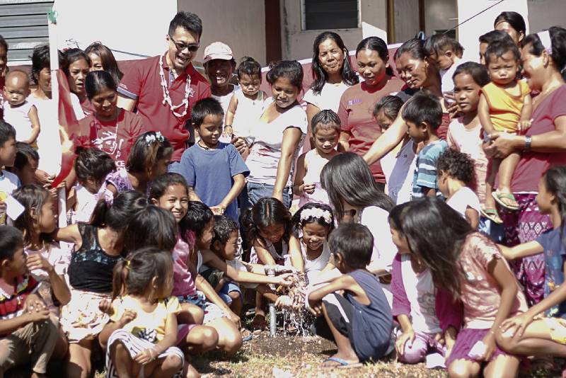 Allan with residents of Barangay Maricaban