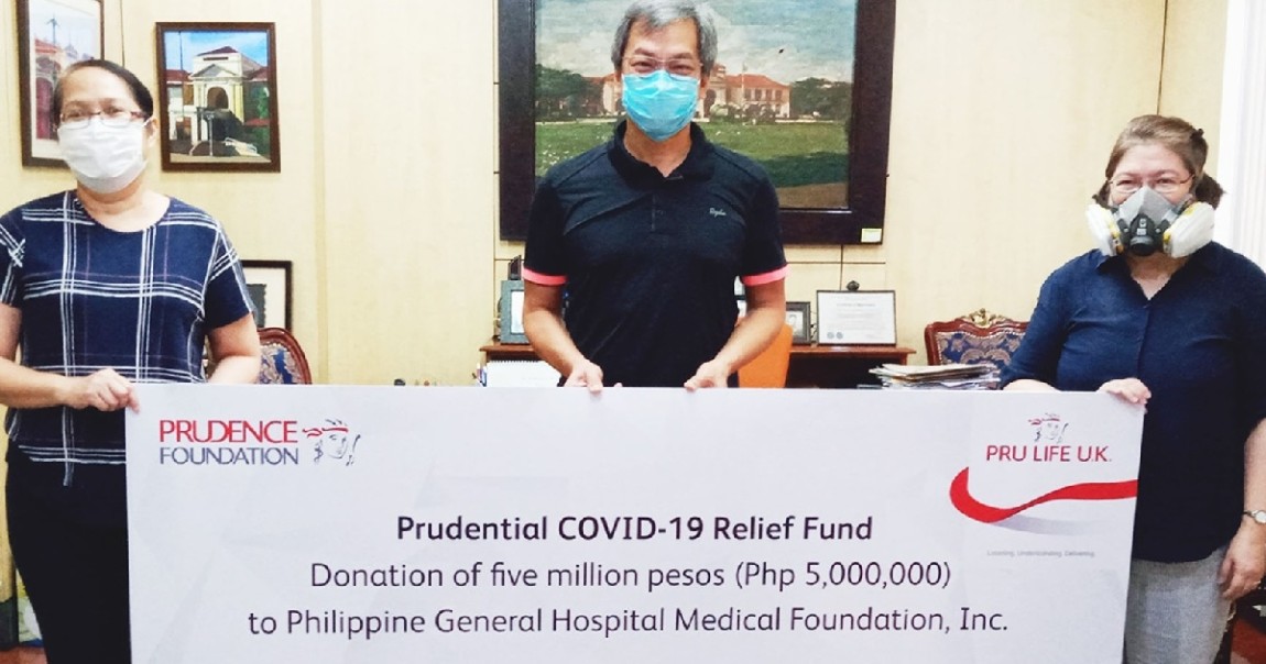 UP PGH Directors accepting the donation check