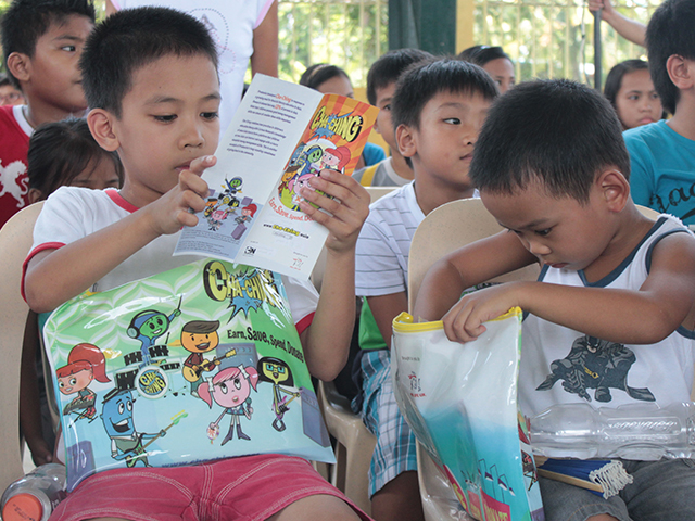Children reading their pamphlets