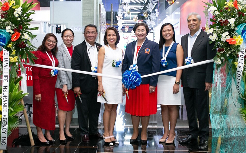 Lazurite Opal Life Insurance Agency ribbon cutting