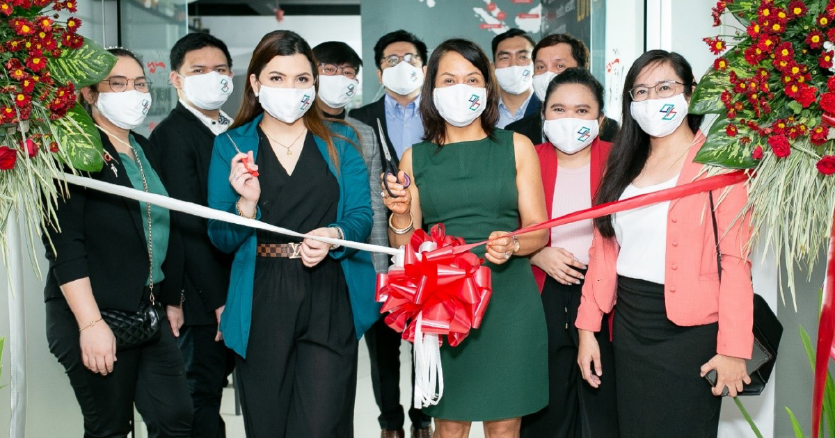 Lazurite titanium group photo