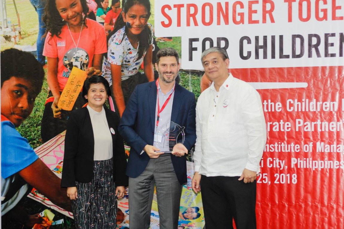 Receiving the award of Partner of the Year 