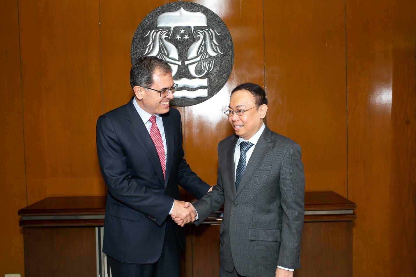 Nic Nicandrou with Atty. Dennis B. Funa 