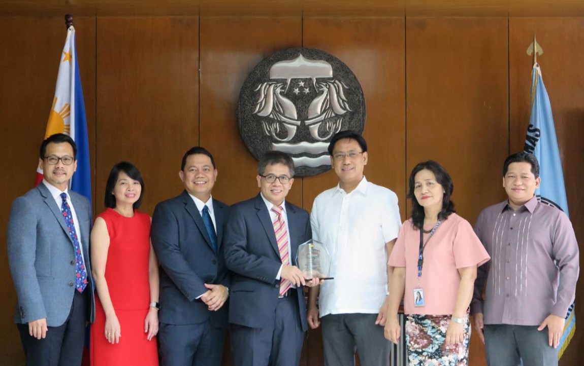 Receiving the top corporate governance award.