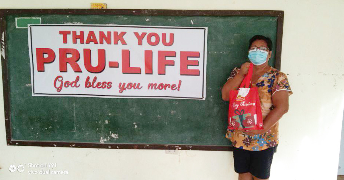 Resident of bantayan with thank you banner
